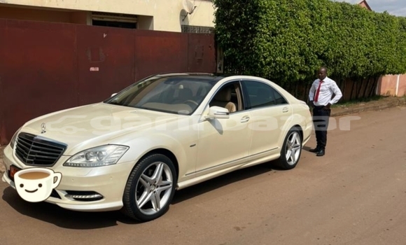 Acheter Occasion Voiture Mercedes‒Benz S–Class Blanc à Yaoundé, Central Cameroon Acheter Occasion Voiture Mercedes‒Benz S–Class Blanc à Yaoundé, Central Cameroon