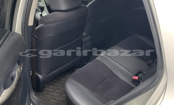 Sayi Imported Toyota Blade Azurfa Mota in Douala a Ƙasar Kamaru Sayi Imported Toyota Blade Azurfa Mota in Douala a Ƙasar Kamaru