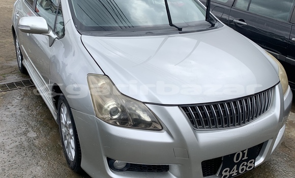 Sayi Imported Toyota Blade Azurfa Mota in Douala a Ƙasar Kamaru Sayi Imported Toyota Blade Azurfa Mota in Douala a Ƙasar Kamaru