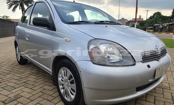 Sayi Na hannu Toyota Yaris Azurfa Mota in Douala a Ƙasar Kamaru Sayi Na hannu Toyota Yaris Azurfa Mota in Douala a Ƙasar Kamaru