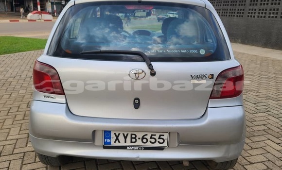 Sayi Na hannu Toyota Yaris Azurfa Mota in Douala a Ƙasar Kamaru Sayi Na hannu Toyota Yaris Azurfa Mota in Douala a Ƙasar Kamaru
