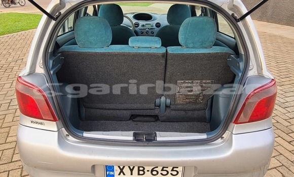 Sayi Na hannu Toyota Yaris Azurfa Mota in Douala a Ƙasar Kamaru Sayi Na hannu Toyota Yaris Azurfa Mota in Douala a Ƙasar Kamaru