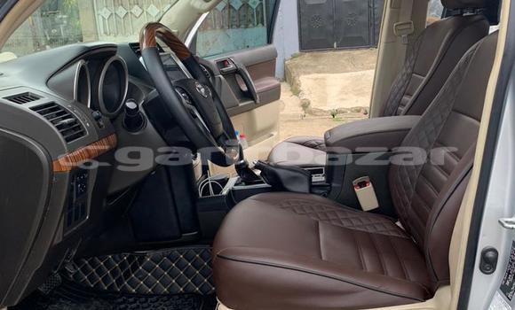 Sayi Na hannu Toyota Land Cruiser Prado Azurfa Mota in Douala a Ƙasar Kamaru Sayi Na hannu Toyota Land Cruiser Prado Azurfa Mota in Douala a Ƙasar Kamaru