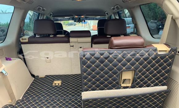 Sayi Na hannu Toyota Land Cruiser Prado Azurfa Mota in Douala a Ƙasar Kamaru Sayi Na hannu Toyota Land Cruiser Prado Azurfa Mota in Douala a Ƙasar Kamaru