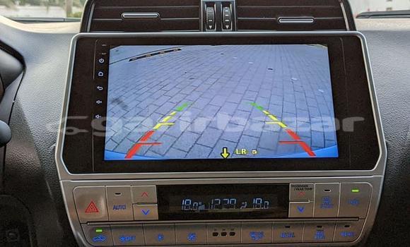 Sayi Na hannu Toyota Land Cruiser Prado Azurfa Mota in Douala a Ƙasar Kamaru Sayi Na hannu Toyota Land Cruiser Prado Azurfa Mota in Douala a Ƙasar Kamaru