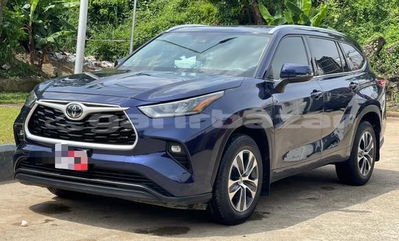 Sayi Imported Toyota Highlander Blue Mota in Douala a Ƙasar Kamaru