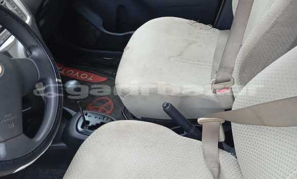 Sayi Na hannu Toyota Vitz White Mota in Douala a Ƙasar Kamaru Sayi Na hannu Toyota Vitz White Mota in Douala a Ƙasar Kamaru