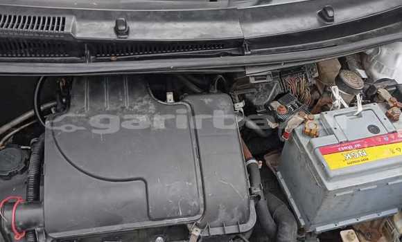 Sayi Na hannu Toyota Vitz White Mota in Douala a Ƙasar Kamaru Sayi Na hannu Toyota Vitz White Mota in Douala a Ƙasar Kamaru