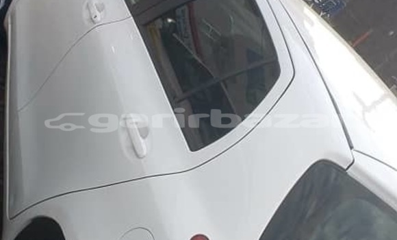 Sayi Na hannu Toyota Vitz White Mota in Douala a Ƙasar Kamaru Sayi Na hannu Toyota Vitz White Mota in Douala a Ƙasar Kamaru