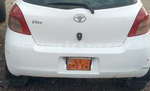 Sayi Na hannu Toyota Vitz White Mota in Douala a Ƙasar Kamaru Sayi Na hannu Toyota Vitz White Mota in Douala a Ƙasar Kamaru
