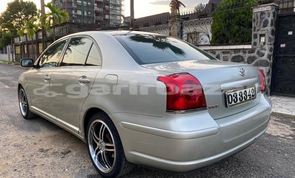 Sayi Imported Toyota Avensis Azurfa Mota in Douala a Ƙasar Kamaru Sayi Imported Toyota Avensis Azurfa Mota in Douala a Ƙasar Kamaru
