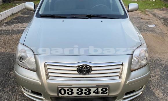 Sayi Imported Toyota Avensis Azurfa Mota in Douala a Ƙasar Kamaru Sayi Imported Toyota Avensis Azurfa Mota in Douala a Ƙasar Kamaru