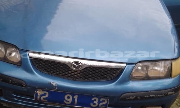 Sayi Na hannu Mazda 626 Blue Mota in Douala a Ƙasar Kamaru