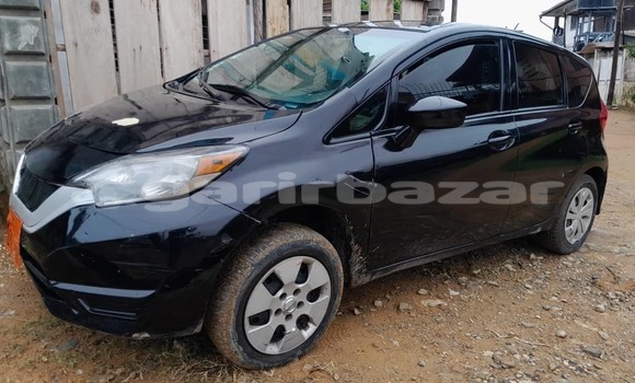 Sayi Na hannu Nissan Versa Black Mota in Douala a Ƙasar Kamaru