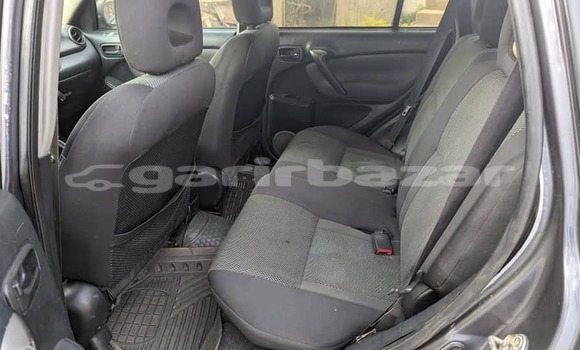 Sayi Na hannu Toyota RAV4 Black Mota in Yaounde a Babban Kamaru Sayi Na hannu Toyota RAV4 Black Mota in Yaounde a Babban Kamaru