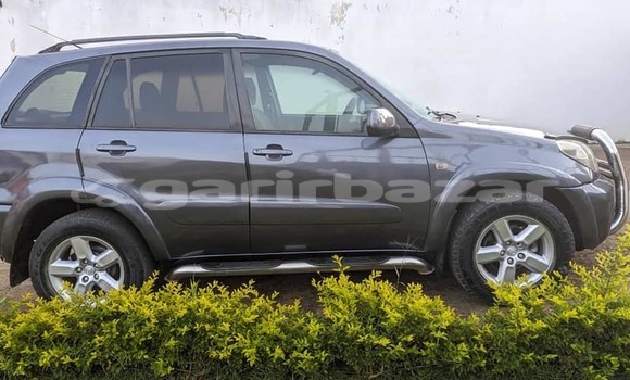 Sayi Na hannu Toyota RAV4 Black Mota in Yaounde a Babban Kamaru Sayi Na hannu Toyota RAV4 Black Mota in Yaounde a Babban Kamaru