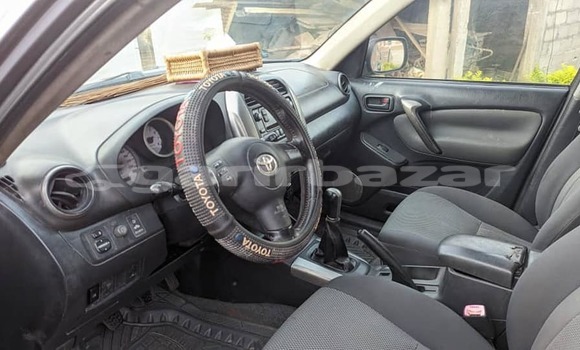 Sayi Na hannu Toyota RAV4 Black Mota in Yaounde a Babban Kamaru Sayi Na hannu Toyota RAV4 Black Mota in Yaounde a Babban Kamaru