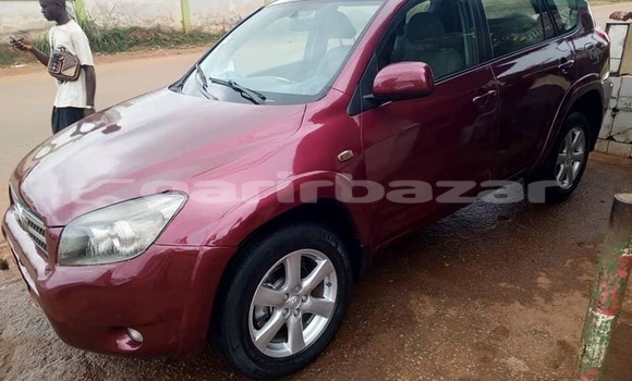 Sayi Na hannu Toyota RAV4 Red Mota in Yaounde a Babban Kamaru Sayi Na hannu Toyota RAV4 Red Mota in Yaounde a Babban Kamaru