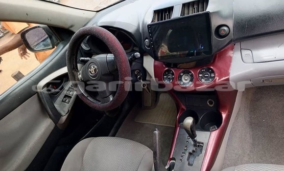Sayi Na hannu Toyota RAV4 Red Mota in Yaounde a Babban Kamaru Sayi Na hannu Toyota RAV4 Red Mota in Yaounde a Babban Kamaru