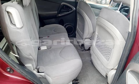 Sayi Na hannu Toyota RAV4 Red Mota in Yaounde a Babban Kamaru Sayi Na hannu Toyota RAV4 Red Mota in Yaounde a Babban Kamaru