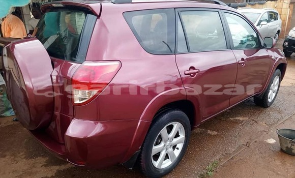 Sayi Na hannu Toyota RAV4 Red Mota in Yaounde a Babban Kamaru Sayi Na hannu Toyota RAV4 Red Mota in Yaounde a Babban Kamaru