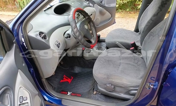 Acheter Occasion Voiture Toyota Yaris Bleu à Yaoundé, Central Cameroon Acheter Occasion Voiture Toyota Yaris Bleu à Yaoundé, Central Cameroon