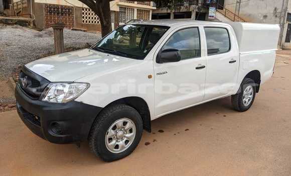 Sayi Na hannu Toyota Hilux White Mota in Douala a Ƙasar Kamaru Sayi Na hannu Toyota Hilux White Mota in Douala a Ƙasar Kamaru
