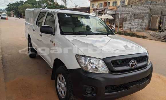 Sayi Na hannu Toyota Hilux White Mota in Douala a Ƙasar Kamaru Sayi Na hannu Toyota Hilux White Mota in Douala a Ƙasar Kamaru