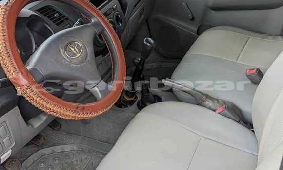 Sayi Na hannu Toyota Hilux White Mota in Douala a Ƙasar Kamaru Sayi Na hannu Toyota Hilux White Mota in Douala a Ƙasar Kamaru