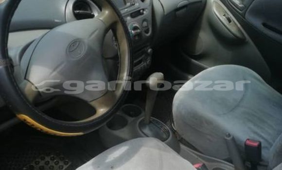 Sayi Na hannu Toyota Yaris Black Mota in Douala a Ƙasar Kamaru Sayi Na hannu Toyota Yaris Black Mota in Douala a Ƙasar Kamaru