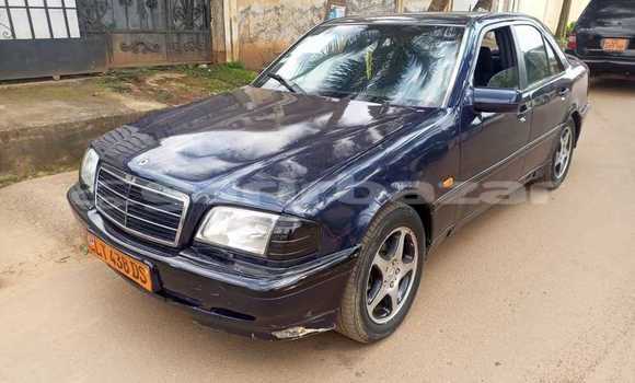 Sayi Na hannu Mercedes‒Benz C–Class Black Mota in Douala a Ƙasar Kamaru Sayi Na hannu Mercedes‒Benz C–Class Black Mota in Douala a Ƙasar Kamaru