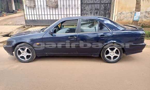 Sayi Na hannu Mercedes‒Benz C–Class Black Mota in Douala a Ƙasar Kamaru Sayi Na hannu Mercedes‒Benz C–Class Black Mota in Douala a Ƙasar Kamaru