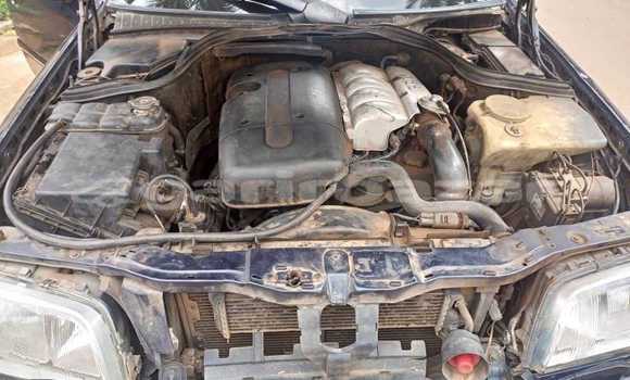 Sayi Na hannu Mercedes‒Benz C–Class Black Mota in Douala a Ƙasar Kamaru Sayi Na hannu Mercedes‒Benz C–Class Black Mota in Douala a Ƙasar Kamaru