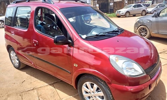 Sayi Na hannu Toyota Yaris Red Mota in Douala a Ƙasar Kamaru Sayi Na hannu Toyota Yaris Red Mota in Douala a Ƙasar Kamaru