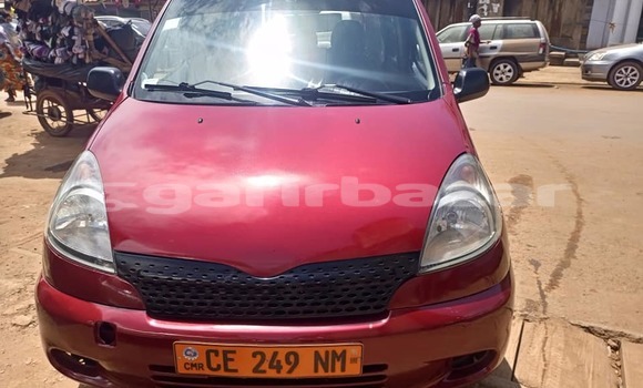 Sayi Na hannu Toyota Yaris Red Mota in Douala a Ƙasar Kamaru Sayi Na hannu Toyota Yaris Red Mota in Douala a Ƙasar Kamaru