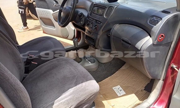 Sayi Na hannu Toyota Yaris Red Mota in Douala a Ƙasar Kamaru Sayi Na hannu Toyota Yaris Red Mota in Douala a Ƙasar Kamaru