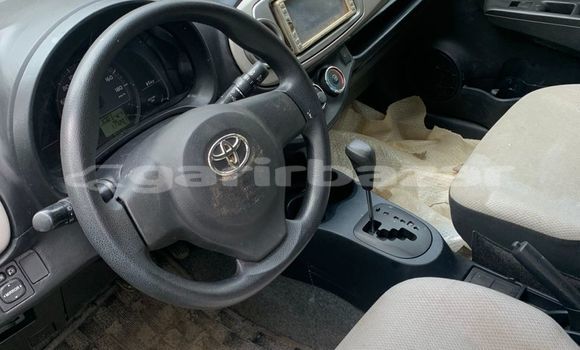 Sayi Imported Toyota Vitz Black Mota in Douala a Ƙasar Kamaru Sayi Imported Toyota Vitz Black Mota in Douala a Ƙasar Kamaru