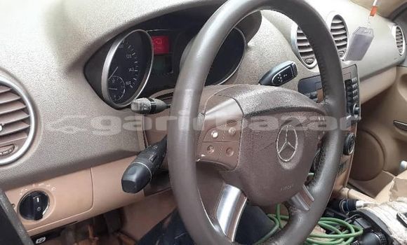 Sayi Na hannu Mercedes‒Benz ML–Class Sauran Mota in Yaounde a Babban Kamaru Sayi Na hannu Mercedes‒Benz ML–Class Sauran Mota in Yaounde a Babban Kamaru