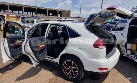 Sayi Na hannu Lexus RX 350 White Mota in Yaounde a Babban Kamaru Sayi Na hannu Lexus RX 350 White Mota in Yaounde a Babban Kamaru