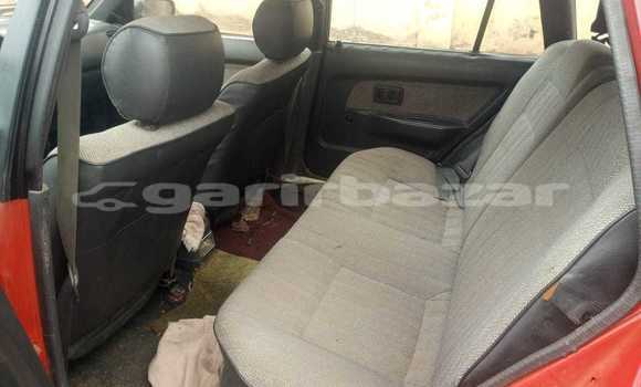 Sayi Na hannu Toyota Corolla Red Mota in Yaounde a Babban Kamaru Sayi Na hannu Toyota Corolla Red Mota in Yaounde a Babban Kamaru