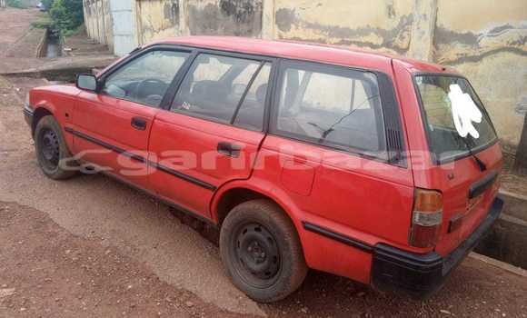 Sayi Na hannu Toyota Corolla Red Mota in Yaounde a Babban Kamaru Sayi Na hannu Toyota Corolla Red Mota in Yaounde a Babban Kamaru