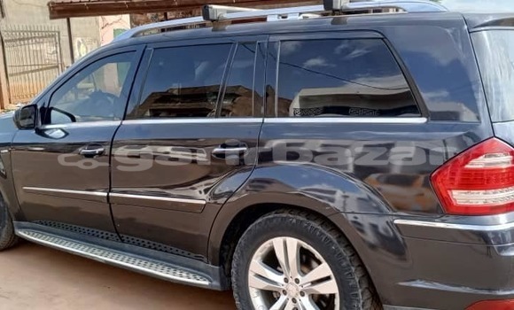 Sayi Na hannu Mercedes-Benz GLC 250D Black Mota in Yaounde a Babban Kamaru Sayi Na hannu Mercedes-Benz GLC 250D Black Mota in Yaounde a Babban Kamaru