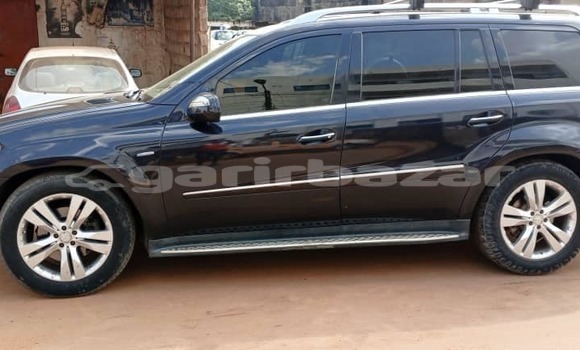 Sayi Na hannu Mercedes-Benz GLC 250D Black Mota in Yaounde a Babban Kamaru Sayi Na hannu Mercedes-Benz GLC 250D Black Mota in Yaounde a Babban Kamaru