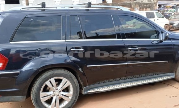 Sayi Na hannu Mercedes-Benz GLC 250D Black Mota in Yaounde a Babban Kamaru Sayi Na hannu Mercedes-Benz GLC 250D Black Mota in Yaounde a Babban Kamaru