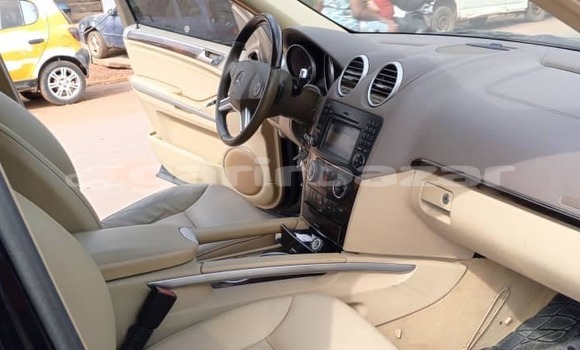 Sayi Na hannu Mercedes-Benz GLC 250D Black Mota in Yaounde a Babban Kamaru Sayi Na hannu Mercedes-Benz GLC 250D Black Mota in Yaounde a Babban Kamaru