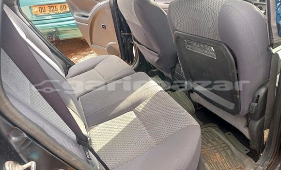 Sayi Na hannu Toyota Matrix Black Mota in Yaounde a Babban Kamaru Sayi Na hannu Toyota Matrix Black Mota in Yaounde a Babban Kamaru