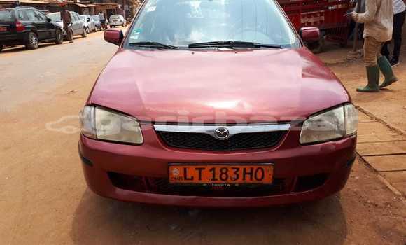 Sayi Na hannu Mazda 323 Sauran Mota in Yaounde a Babban Kamaru