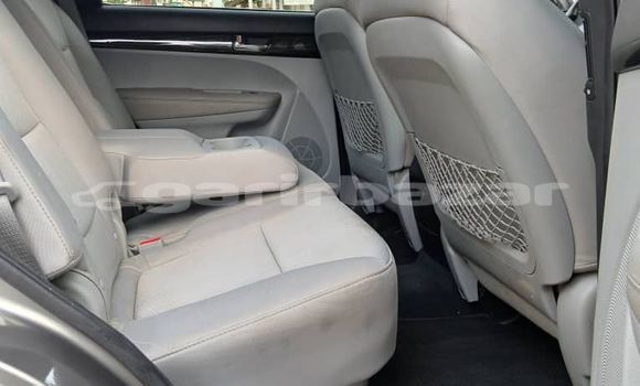 Sayi Imported Kia Sorento Azurfa Mota in Douala a Ƙasar Kamaru Sayi Imported Kia Sorento Azurfa Mota in Douala a Ƙasar Kamaru