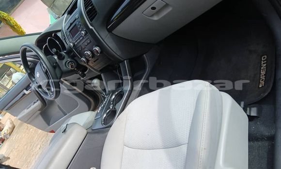 Sayi Imported Kia Sorento Azurfa Mota in Douala a Ƙasar Kamaru Sayi Imported Kia Sorento Azurfa Mota in Douala a Ƙasar Kamaru