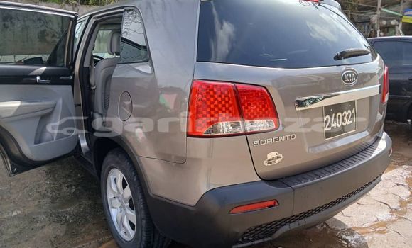 Sayi Imported Kia Sorento Azurfa Mota in Douala a Ƙasar Kamaru Sayi Imported Kia Sorento Azurfa Mota in Douala a Ƙasar Kamaru